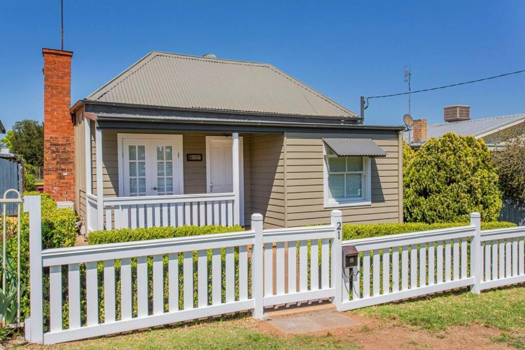 Cowra Cottage Exterior photo